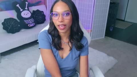evie online show from April 28, 1:59 am