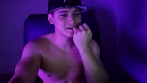 Snapshot of lilhotnando chatting on November 13, 4:22 am Fernando online show from November 13, 4:22 am