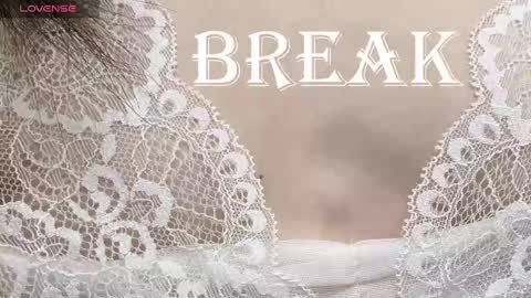 Snapshot of lili_flowerr chatting on February 15, 12:11 pm Lilli follow me kiss online show from February 15, 12:11 pm