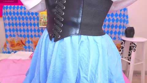 Snapshot of lili_flowerr chatting on October 2, 10:22 am Lilli follow me kiss online show from October 2, 10:22 am