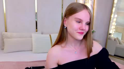 lili_lohan online show from June 10, 9:19 am