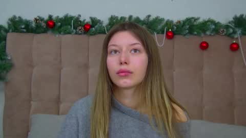 Mia online show from December 22, 6:21 am