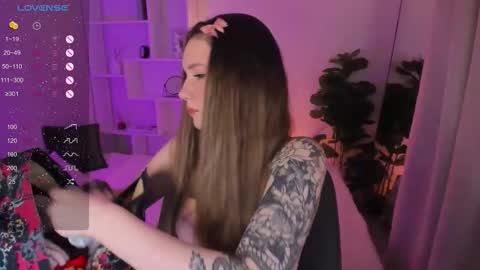 Snapshot of liliamagdalena chatting on November 14, 1:59 am Lily online show from November 14, 1:59 am