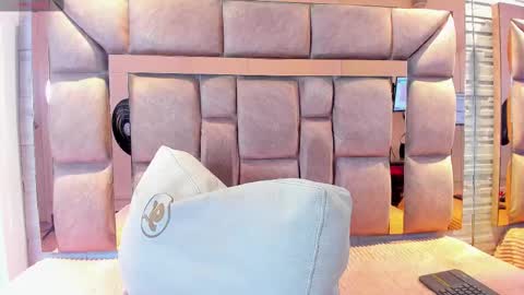 Snapshot of lilian_starfire chatting on September 30, 8:03 pm LILIAN online show from September 30, 8:03 pm