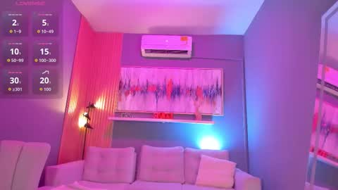 holis soy lily chang no olvides el pulgar arriba es muy importante para mi 3 independent model online show from January 14, 7:41 pm