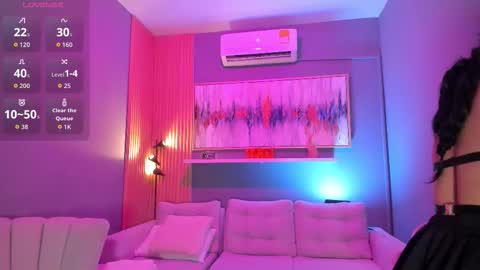 holis soy lily chang no olvides el pulgar arriba es muy importante para mi 3 independent model online show from January 15, 7:50 pm