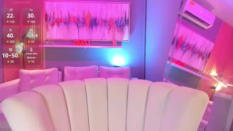 holis soy lily chang no olvides el pulgar arriba es muy importante para mi 3 independent model online show from January 31, 8:07 pm