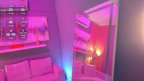 holis soy lily chang no olvides el pulgar arriba es muy importante para mi 3 independent model online show from February 23, 7:55 pm