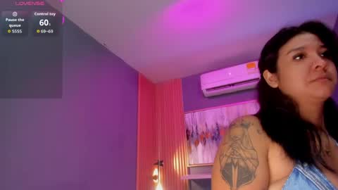 Snapshot of lilian_vergara chatting on June 1, 6:09 pm holis soy lily chang no olvides el pulgar arriba es muy importante para mi 3 independent model online show from June 1, 6:09 pm