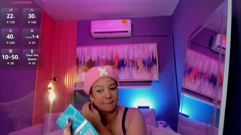 Snapshot of lilian_vergara chatting on June 4, 6:58 pm holis soy lily chang no olvides el pulgar arriba es muy importante para mi 3 independent model online show from June 4, 6:58 pm