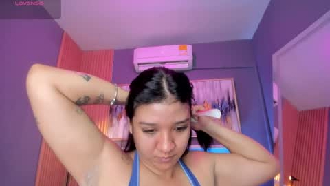 Snapshot of lilian_vergara chatting on June 9, 6:41 pm holis soy lily chang no olvides el pulgar arriba es muy importante para mi 3 independent model online show from June 9, 6:41 pm
