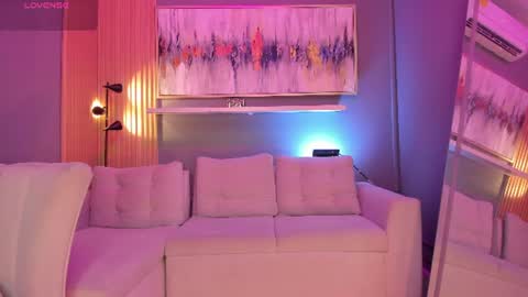 Snapshot of lilian_vergara chatting on June 16, 7:38 pm holis soy lily chang no olvides el pulgar arriba es muy importante para mi 3 independent model online show from June 16, 7:38 pm