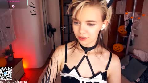 Lilian online show from October 22, 3:01 pm