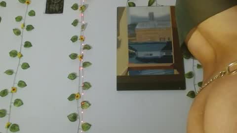 Snapshot of liliandoll chatting on October 22, 1:28 am yesica online show from October 22, 1:28 am