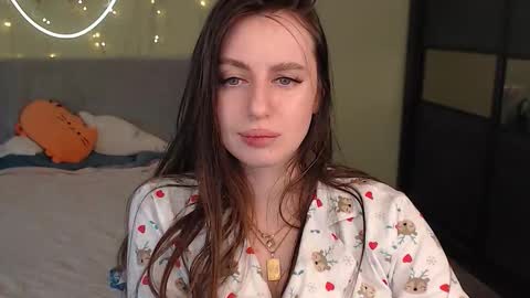 Snapshot of liliatlu chatting on December 16, 5:56 am Lilu online show from December 16, 5:56 am