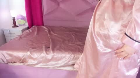 Lilibet online show from May 1, 12:10 pm