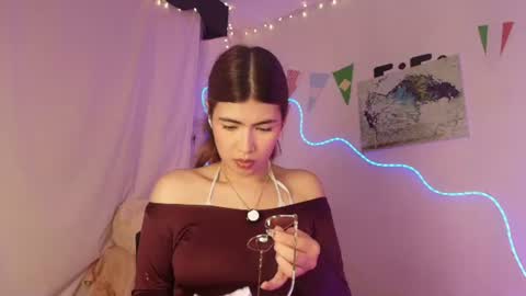 Snapshot of lilicum301 chatting on July 1, 5:53 am your love online show from July 1, 5:53 am