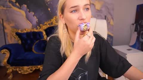 Snapshot of lilielfie chatting on September 9, 6:46 am lilielfie online show from September 9, 6:46 am