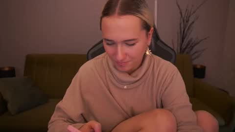 Snapshot of lilielfie chatting on October 12, 1:43 pm lilielfie online show from October 12, 1:43 pm