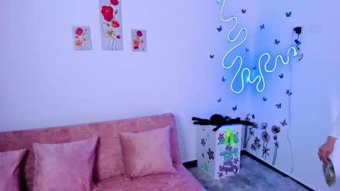 Snapshot of lilielou_ chatting on November 12, 9:14 pm Lilie online show from November 12, 9:14 pm