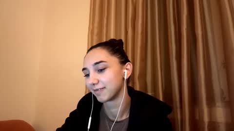 Snapshot of lilihalvorsen chatting on October 6, 10:07 pm Lina online show from October 6, 10:07 pm