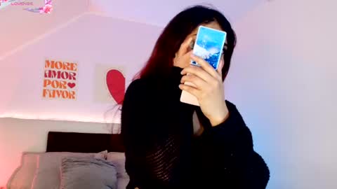 Lilith Savett online show from June 13, 2:04 pm