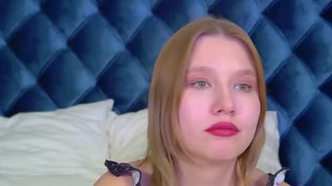 LiliLinn online show from November 29, 8:28 am