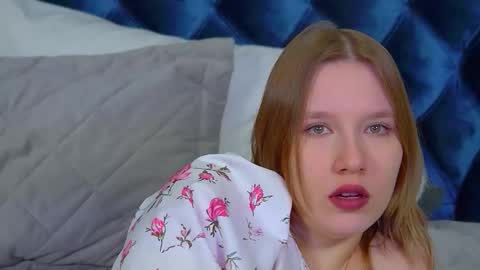 LiliLinn online show from February 10, 5:00 am