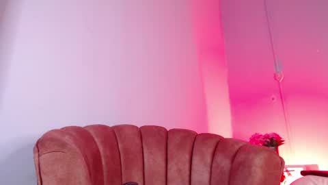 lilirousee online show from July 6, 7:05 pm