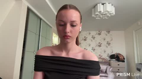 Lili online show from April 29, 9:13 am