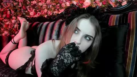 Snapshot of lilit_el_ chatting on December 18, 7:58 am lilit_el_ online show from December 18, 7:58 am