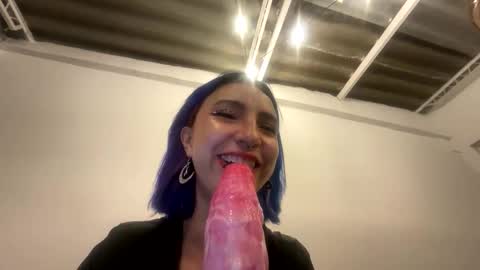 Snapshot of lilith_3r chatting on June 3, 4:37 am Lilith online show from June 3, 4:37 am