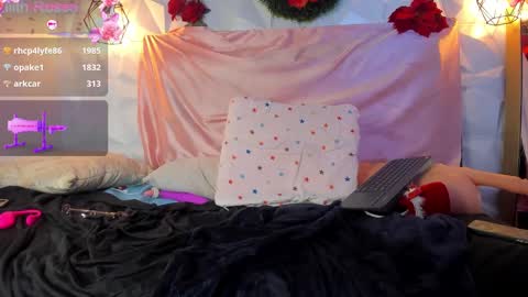 Snapshot of lilith__rosse chatting on December 25, 12:27 am Lilith Rosse online show from December 25, 12:27 am