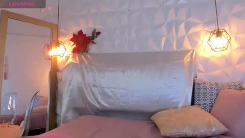 Snapshot of lilith__rosse chatting on January 29, 7:43 pm Lilith Rosse online show from January 29, 7:43 pm
