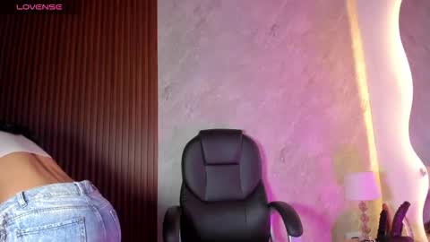 Snapshot of lilith__rosse chatting on September 20, 12:28 pm Lilith Rosse online show from September 20, 12:28 pm