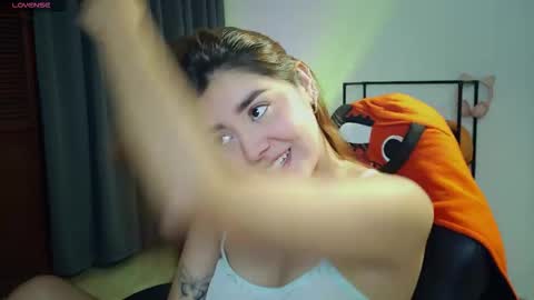 Snapshot of lilith_cruzz chatting on December 14, 5:02 am Lilith online show from December 14, 5:02 am