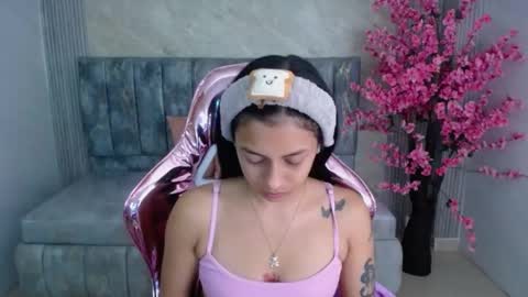 Snapshot of lilith_petit_sub chatting on January 15, 12:58 pm Lilith  online show from January 15, 12:58 pm