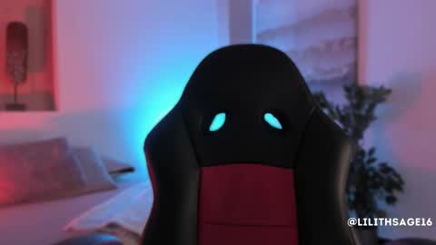 lilith_sage_ online show from November 5, 12:16 pm