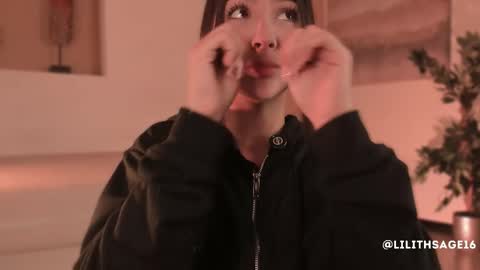 lilith_sage_ online show from November 7, 12:05 pm