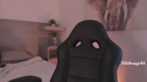 lilith_sage_ online show from July 11, 8:33 pm