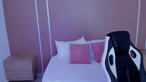 L I L I  online show from February 13, 7:21 pm