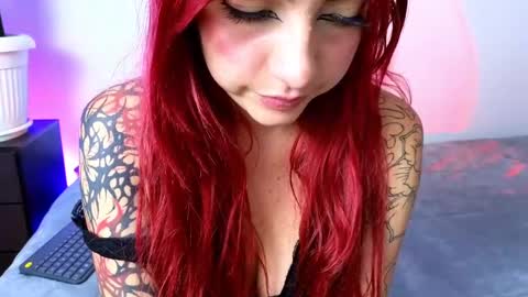 Snapshot of lilithandjacob chatting on February 19, 1:08 am online show from February 19, 1:08 am