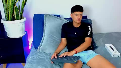 Snapshot of lilithandjacob chatting on March 9, 3:43 am online show from March 9, 3:43 am