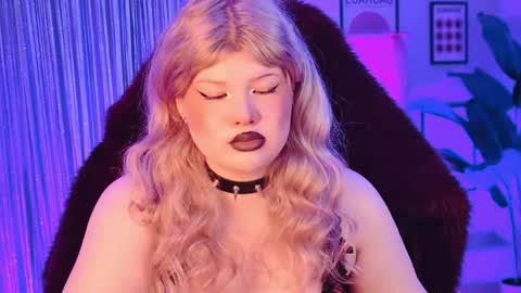 LilithNelson online show from April 28, 2:27 am