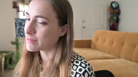 L online show from September 26, 4:44 pm