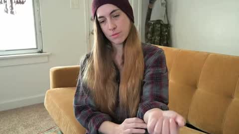 L online show from November 24, 4:40 pm