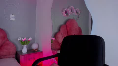 lilithsmith__ online show from January 28, 5:35 pm