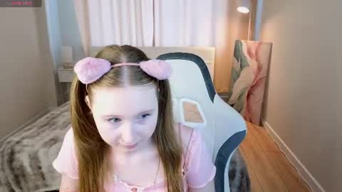  Lili Tiny  GMT2 3-10AM  MonTueWedThuSat online show from June 25, 5:12 am