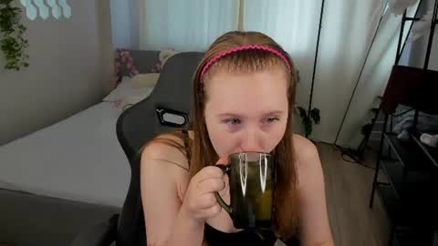  Lili Tiny  GMT2 3-10AM  MonTueWedThuSat online show from July 29, 1:37 am