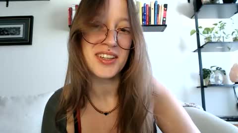 Snapshot of liljbby chatting on March 20, 6:57 pm Jay please help me reach 50 thumbs up online show from March 20, 6:57 pm